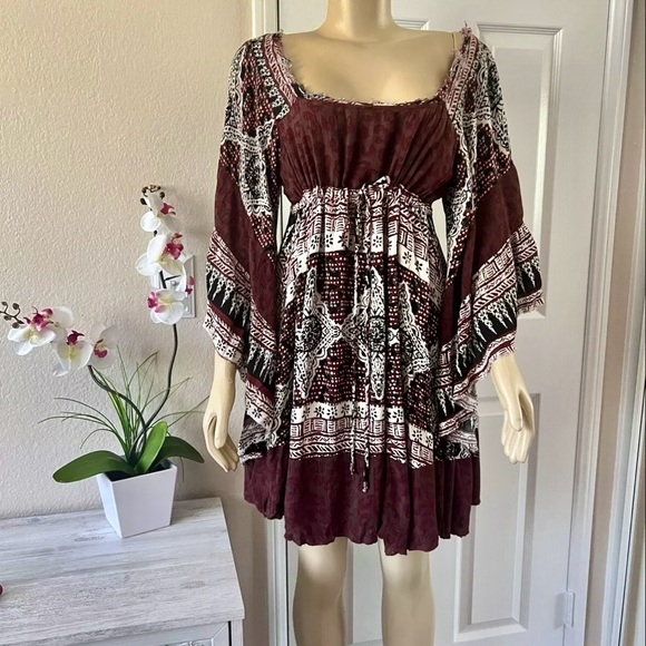 green emerald velvet dress EGRET HEART OF GOLD MIDI  The Avenue Boutique